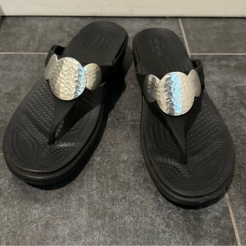 Disney crocs thong black platform Mickey Mouse